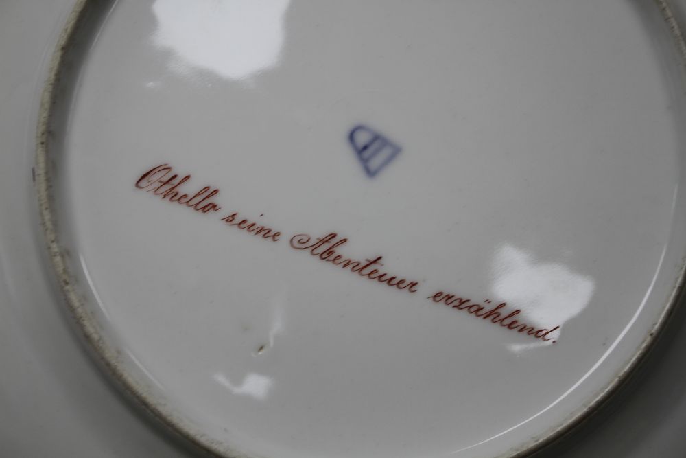 A pair of Vienna porcelain cabinet plates, decorated with Romeo und Julie, and Othello Seine Abenteuer Erzahlend, 25.5cm
